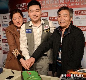 Дин Джуньху с родителями
